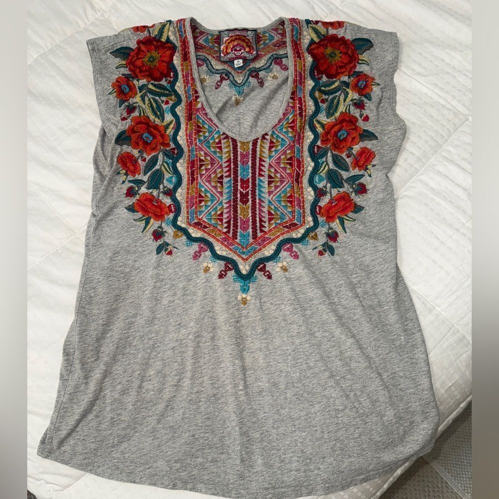 Johnny Was Luxe Boho Ornelia Embroidered Capped Sleeve Grey Tee- XS- like new! - Picture 8 of 13